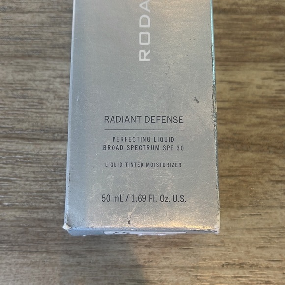 Rodan + Fields Radiant Defense Perfecting Liquid SPF 30 - Truffle - Picture 4 of 9